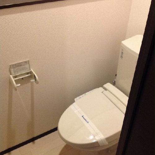 トイレ　ウォシュレット付き