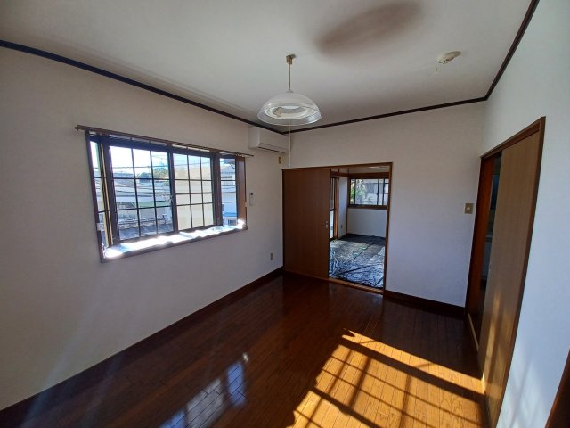 居室・リビング　６帖