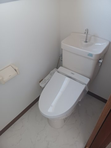 トイレ　温水洗浄便座