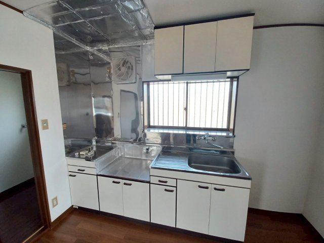 キッチン　コンパクトなキッチンで掃除もラクラク