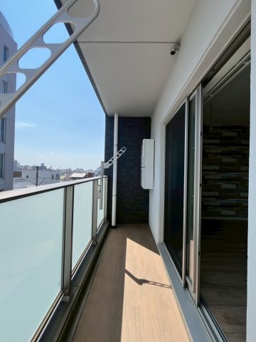 バルコニー　外からの目が気にならないバルコニーで洗濯物が干せます