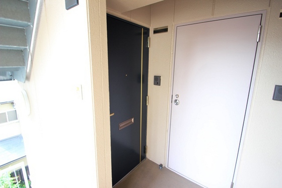 玄関　※別号室のお写真です。