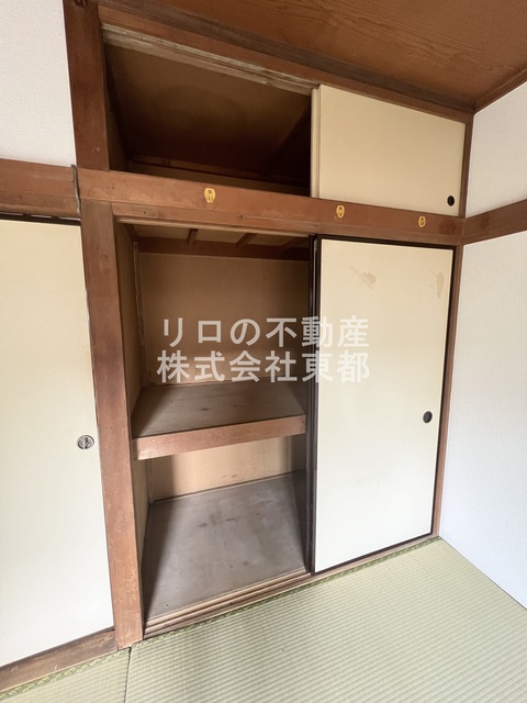 収納　押入れタイプは奥行がある収納力！