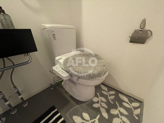 トイレ　SERENiTE北浜　温水洗浄便座