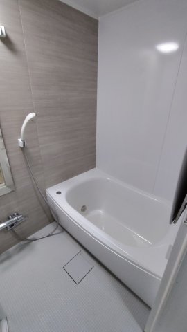 バス・シャワールーム　追焚き付きの綺麗な浴室です！