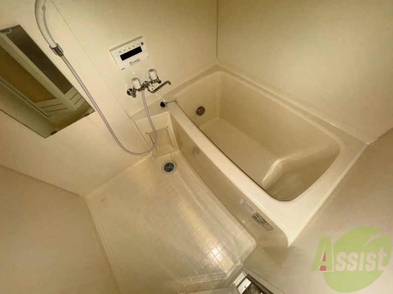 バス・シャワールーム　お風呂になります。一日の疲れを癒してくださいね。