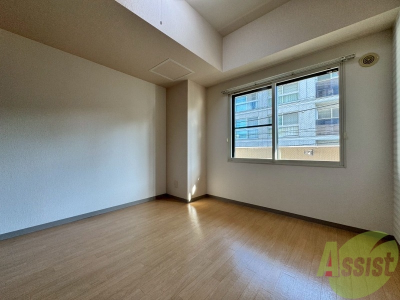 その他部屋・スペース　こちらのお部屋は光が差し込む、温かみのあるお部屋です。