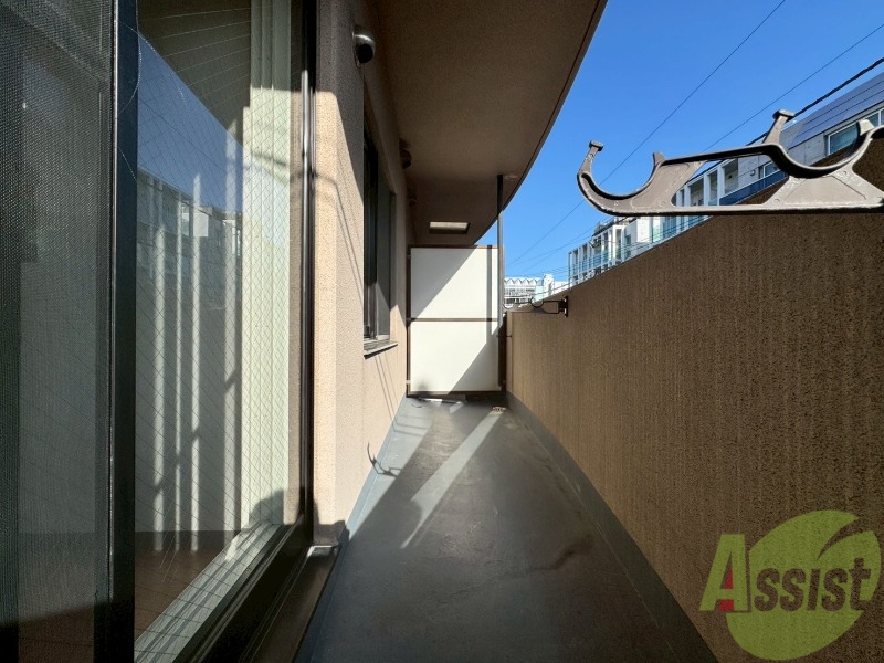 バルコニー　バルコニーです。洗濯物を干すもよし、一息つくもよしですね。