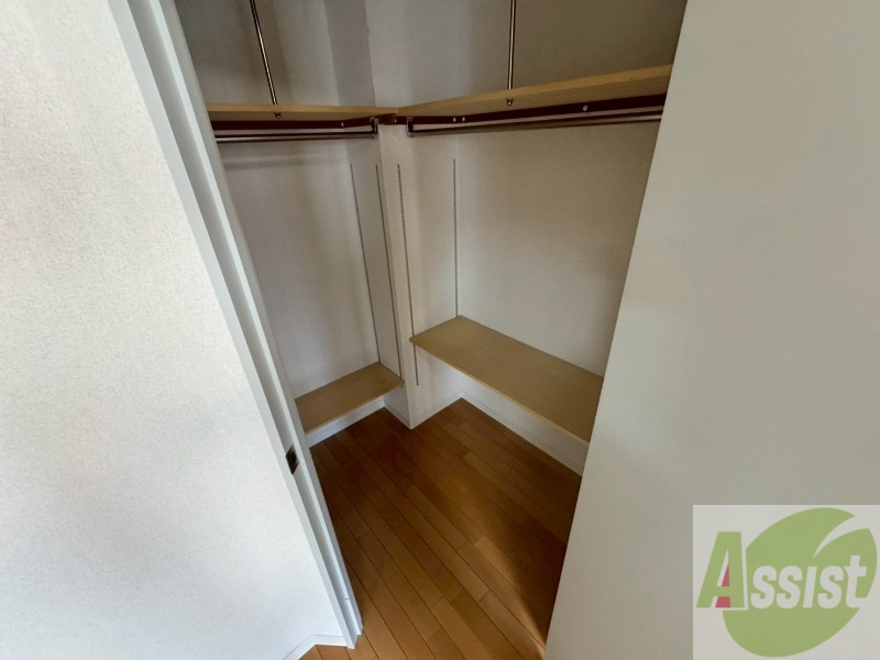 収納　寝室の収納です。部屋がすっきり片付きます。