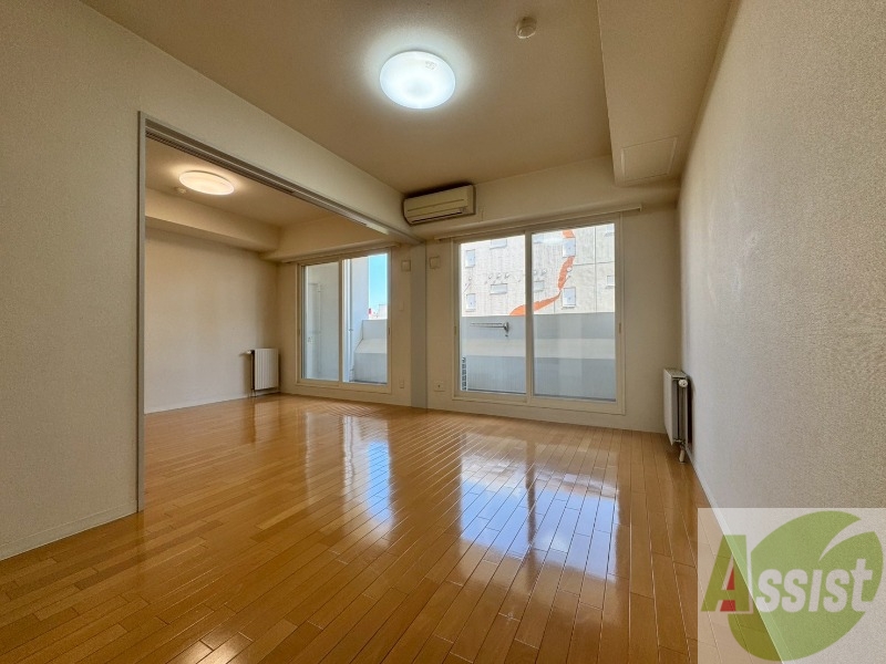 居室・リビング　広くてキレイなお部屋が広がっていて、充実した生活が送れそう。