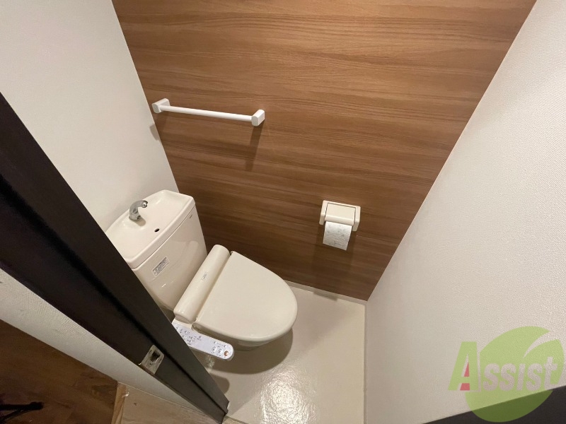 トイレ　ウォシュレット機能がついたトイレです。安心して使用できます。