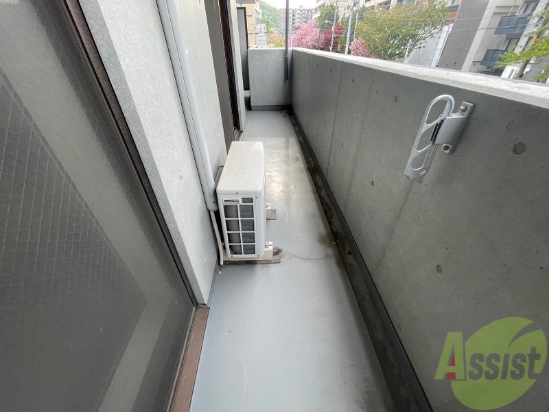 バルコニー　こちらはバルコニー。洗濯物が干せるようになっています。