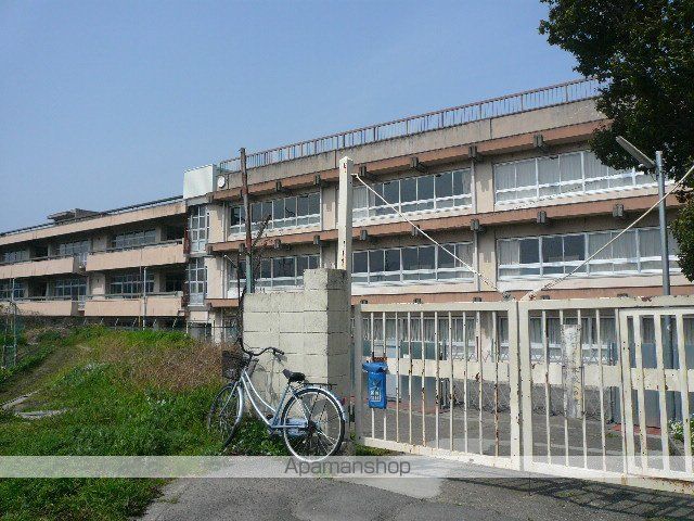 中学校　阪南市立鳥取中学校（中学校）まで879m