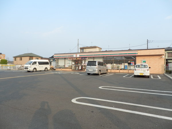 コンビニ　セブンイレブン三芳藤久保東店（コンビニ）まで166m