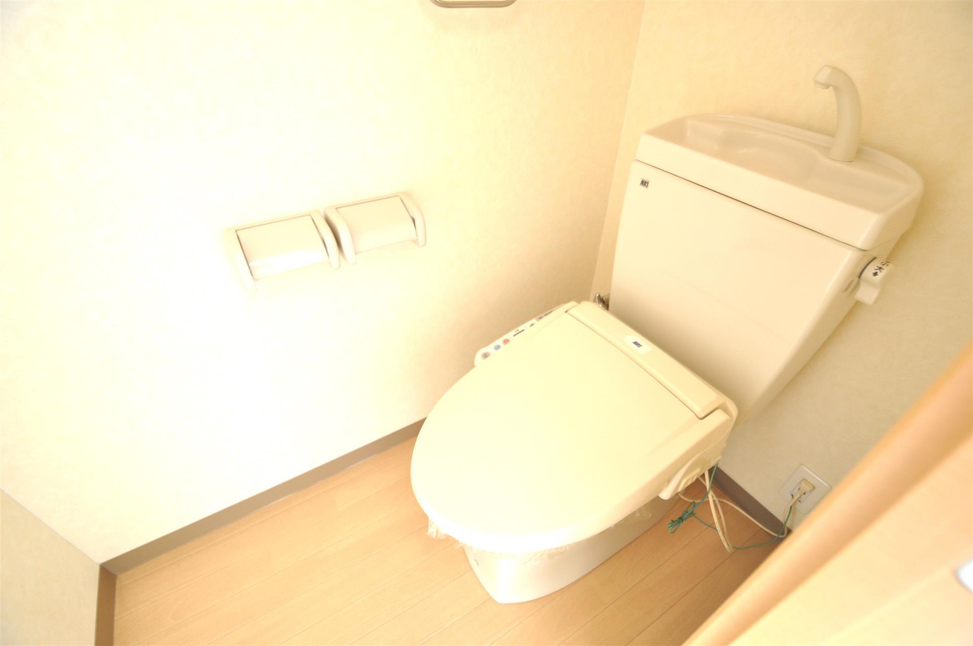 トイレ　ウォシュレット付き