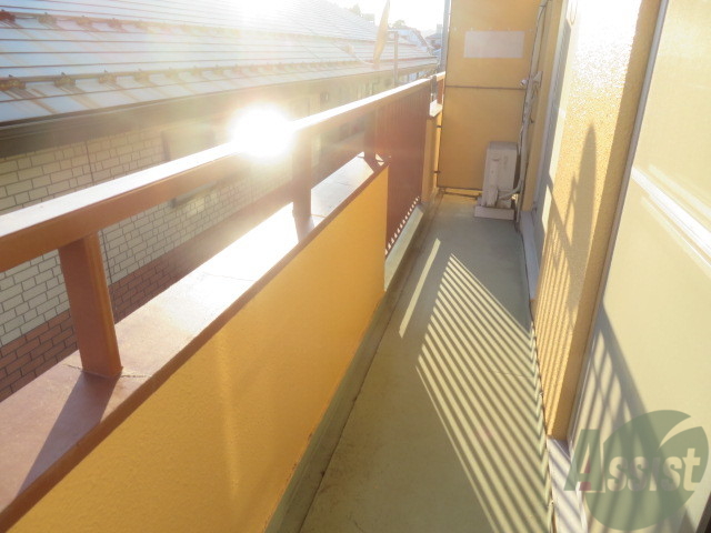 バルコニー　バルコニーは幅があり、広い印象を受けました
