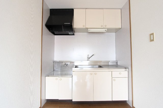 キッチン　別号室の参考写真となります。 現況優先とします。