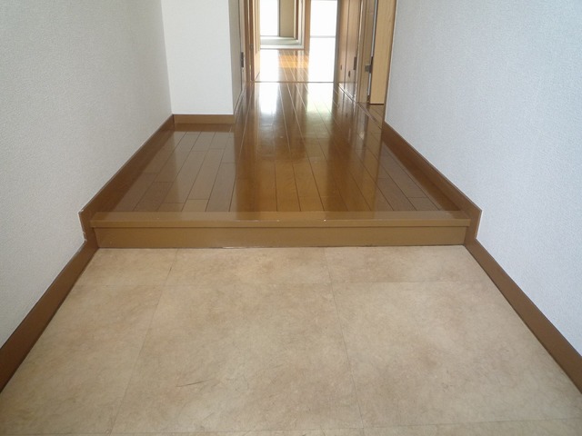 玄関　別号室の参考写真となります。 現況優先とします。