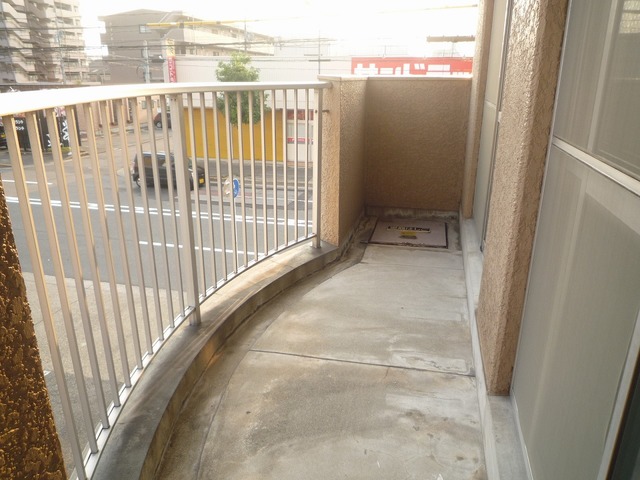 バルコニー　別号室の参考写真となります。 現況優先とします。