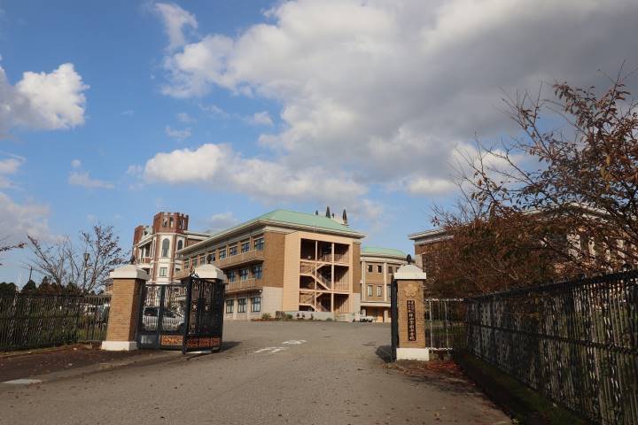 中学校　片山学園中学校（中学校）まで1211m