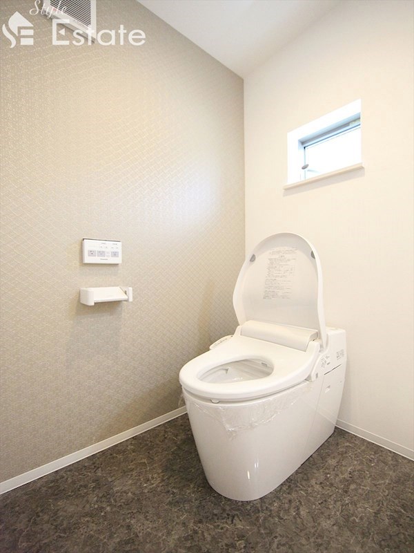 トイレ　温水洗浄便座トイレ