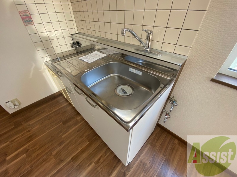 キッチン　洗い場が大きくて洗い物もしやすそうです。