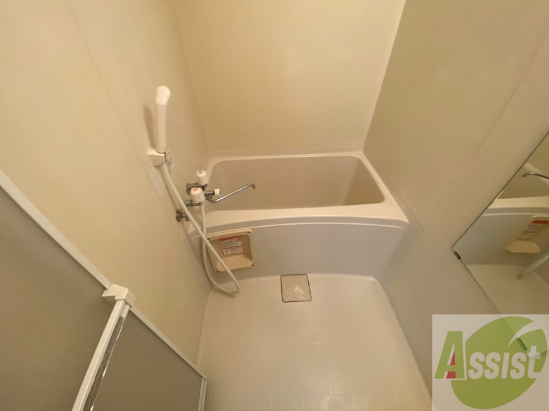 バス・シャワールーム　お風呂になります。一日の疲れを癒してくださいね。