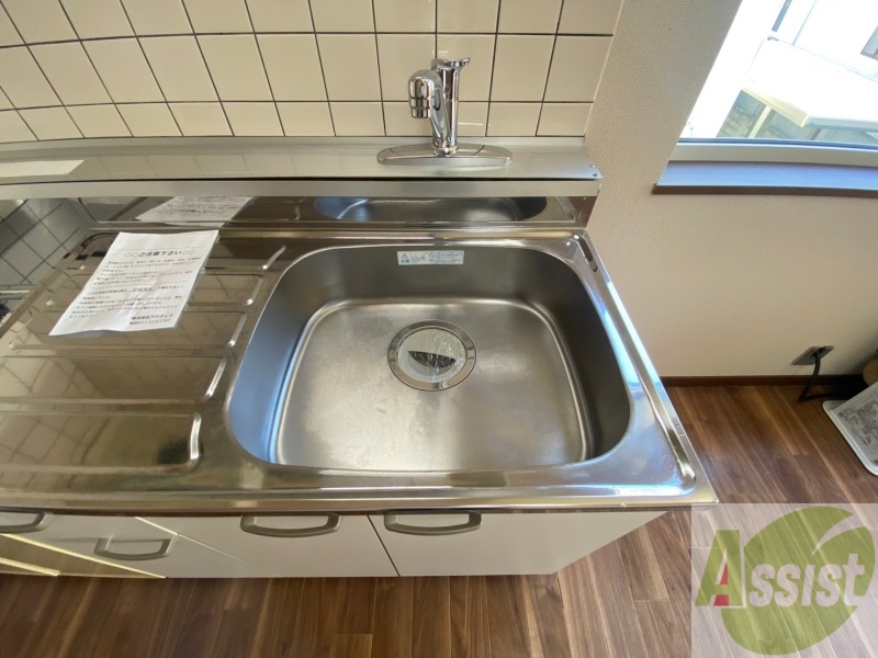 洗面設備　キッチンのシンクはピカピカで掃除意欲が湧いてきそう！