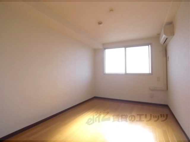 居室・リビング　南向きのお部屋です