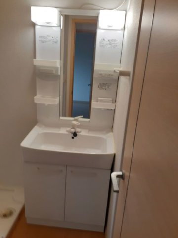 洗面設備　スペースが確保できる洗面所です