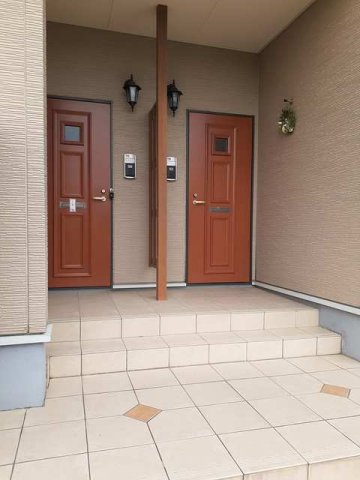 エントランス　落ち着いたエントランスです