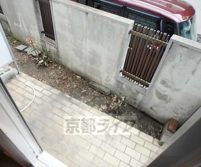 バルコニー　洗濯物はこちらへ