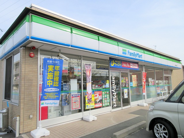 コンビニ　ファミリーマート（コンビニ）まで620m