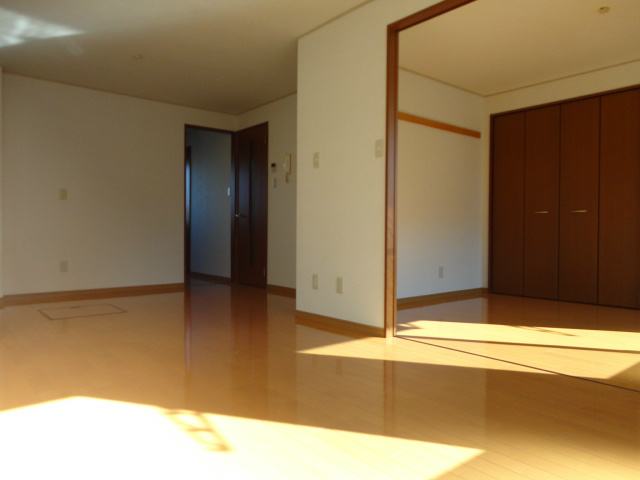 居室・リビング　写真は102号室です（参考）