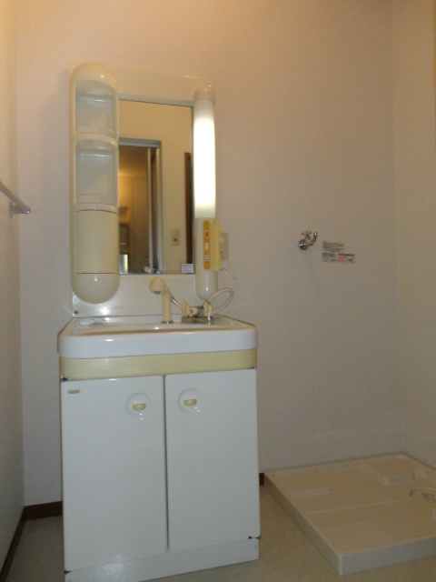 洗面設備　写真は102号室です（参考）