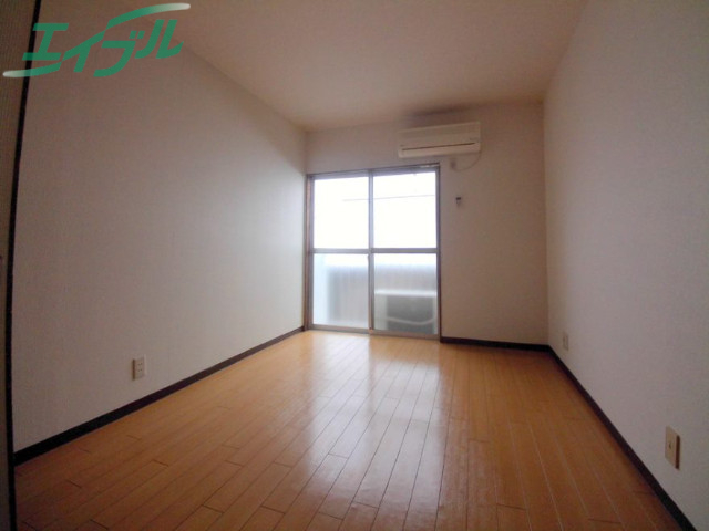 居室・リビング　同タイプ部屋写真です。