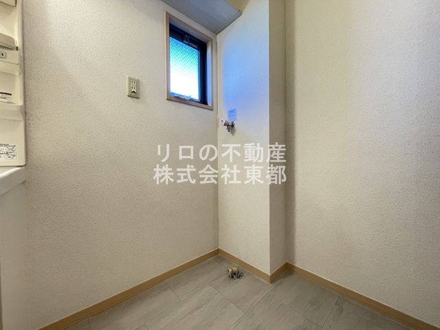 その他　洗濯機置き場は室内にあるので雨に濡れる心配はありません。