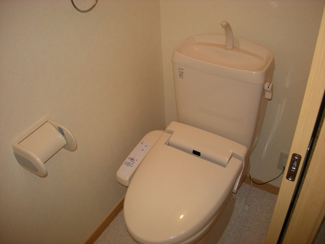 トイレ　写真は別部屋の為現況と異なる場合がございます