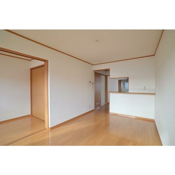 居室・リビング　写真は別部屋の為現況と異なる場合がございます