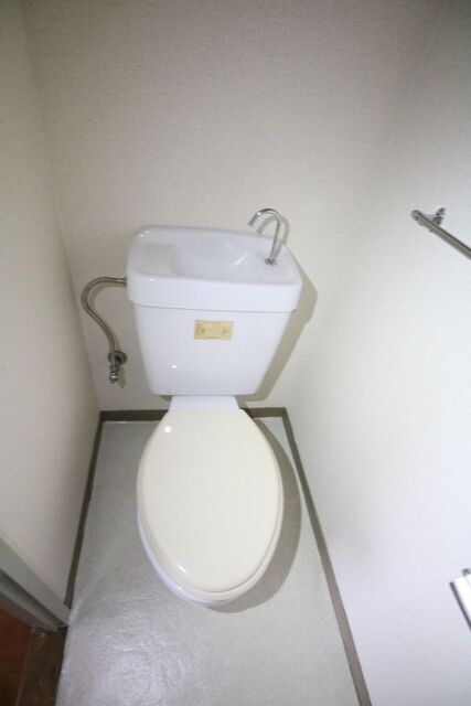 トイレ　※別室の参考写真の為、現況優先です。