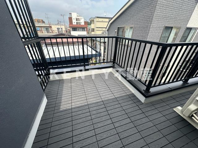 バルコニー　外からの目が気にならないバルコニーで洗濯物が干せます