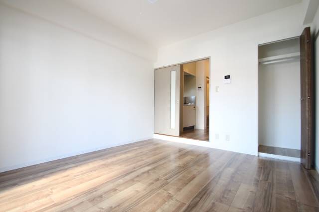 居室・リビング　広々したお部屋で生活しやすいですね。