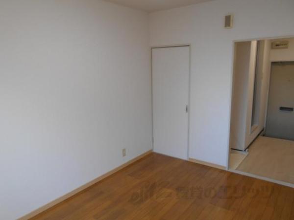 居室・リビング　【洋室タイプ】ベッドも気軽に使えます。