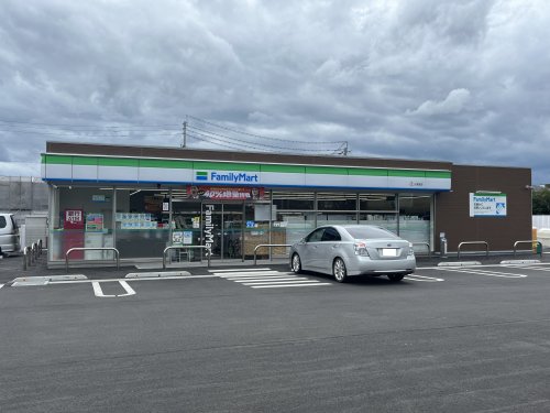 コンビニ　ファミリーマート 大津室店（コンビニ）まで255m