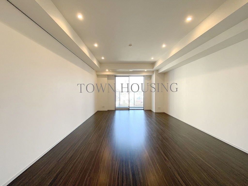 居室・リビング　フローリング、建具の色は異なることがございます。