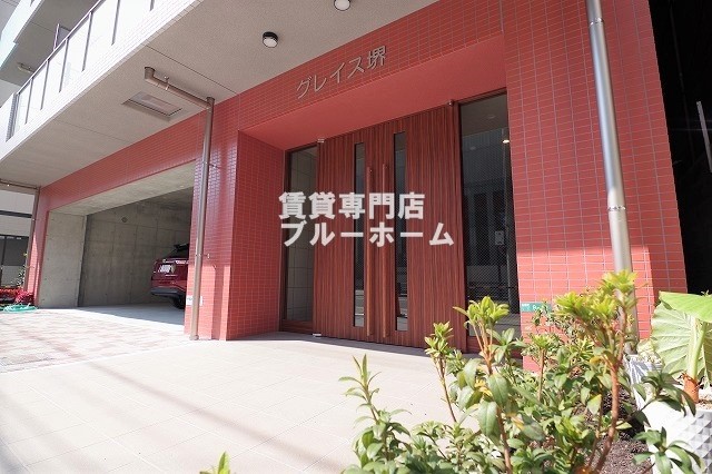 エントランス　存在感ある入口！