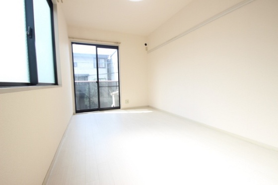 居室・リビング　※別部屋の写真です