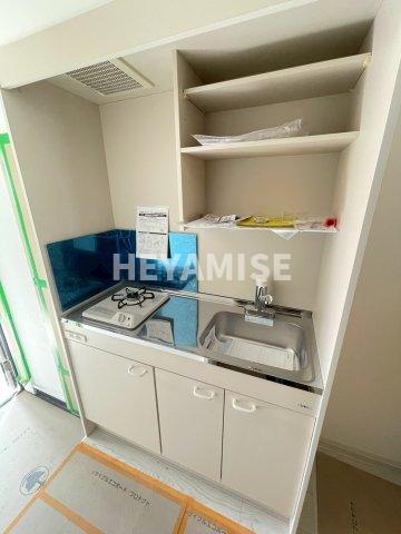 キッチン　建築途中のお部屋の写真となります。