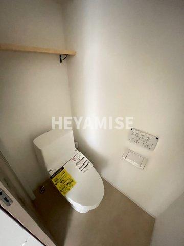 トイレ　建築途中のお部屋の写真となります。