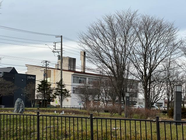 中学校　釧路市立鳥取西中学校（中学校）まで280m